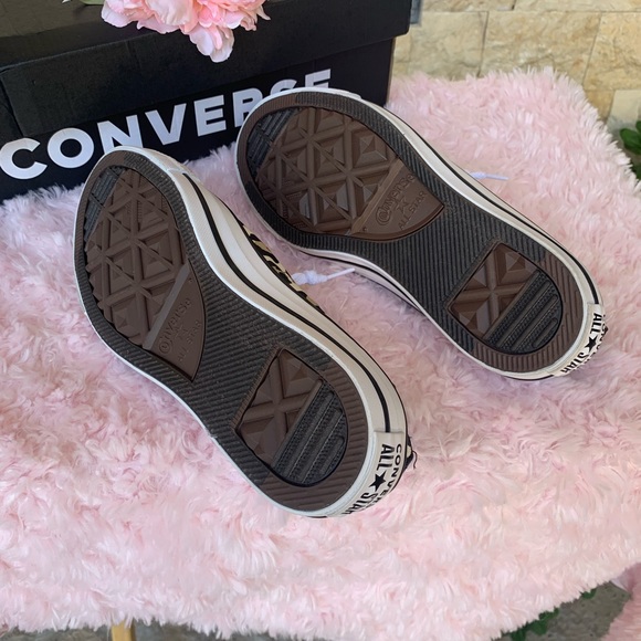 Leopard/cheetah print converse! Brand new never worn! Comfort cushion! - Picture 5 of 5